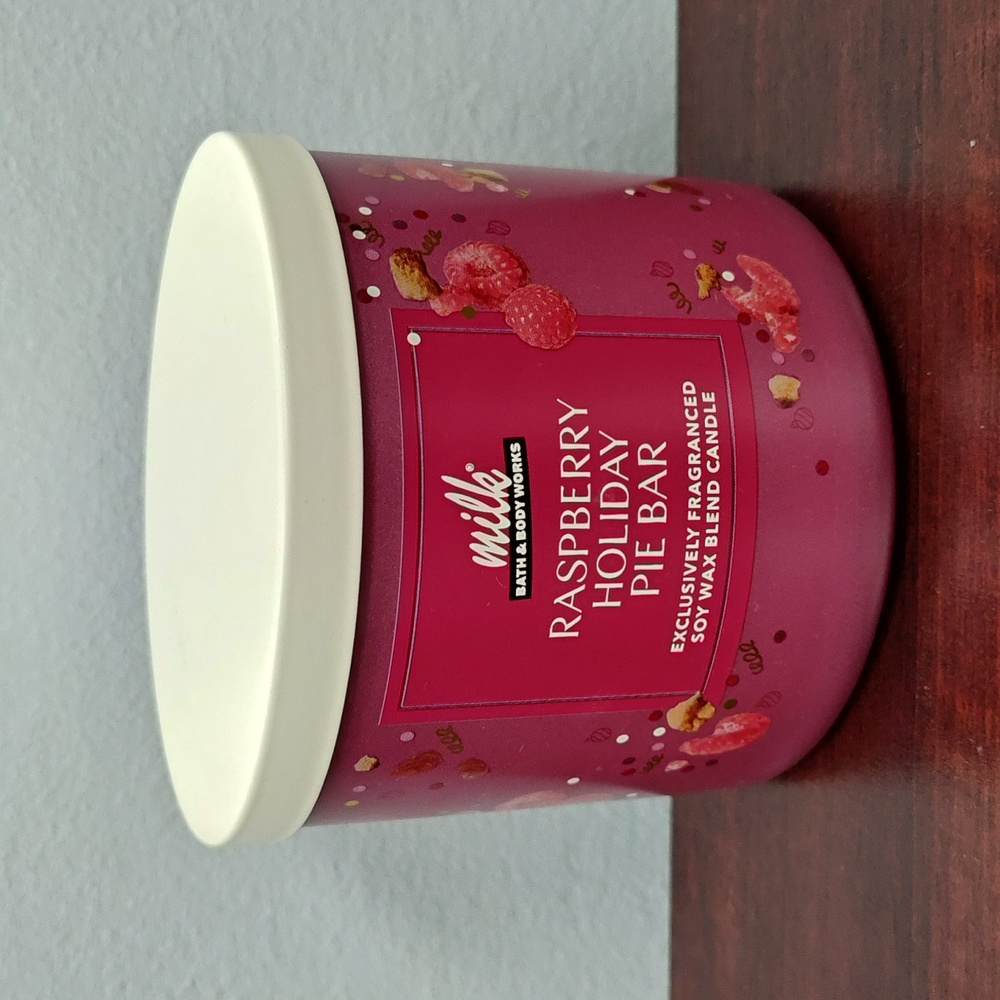 Bath & Body Works Milk Bar RASPBERRY HOLIDAY PIE BAR 3-Wick Candle